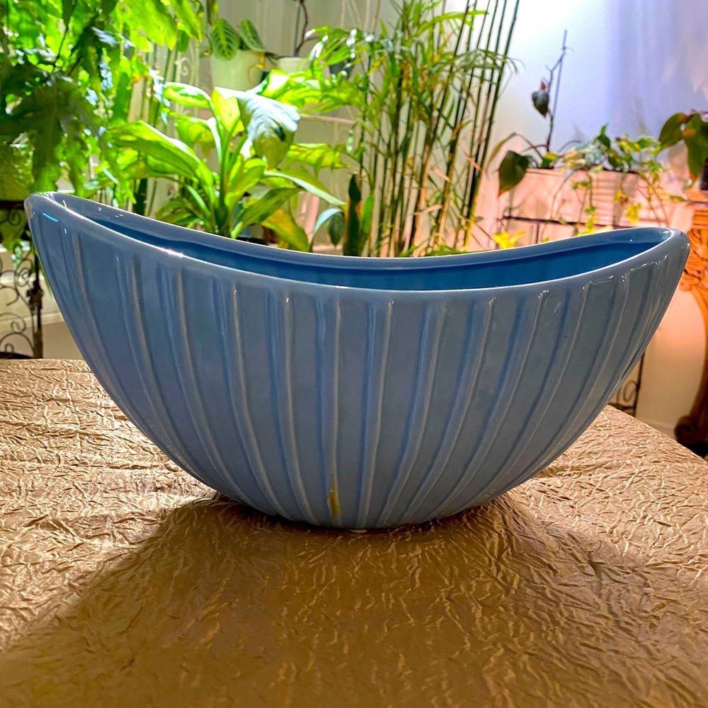 VINTAGE BABY BLUE PLANTER